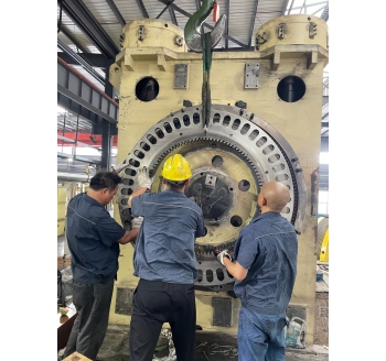 Installation and debugging of 2500t hot die forging press