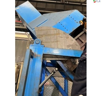 Side-mounted dumping truck in the hot forging shop